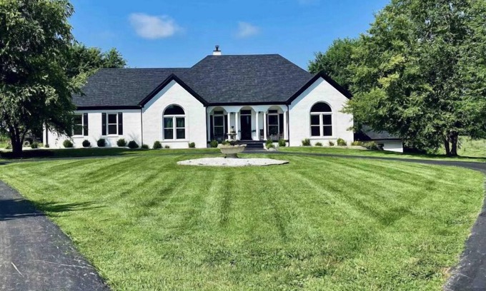 Shelby County House | Stone Spring Farm situated in the center of Kentucky's Bourbon Country