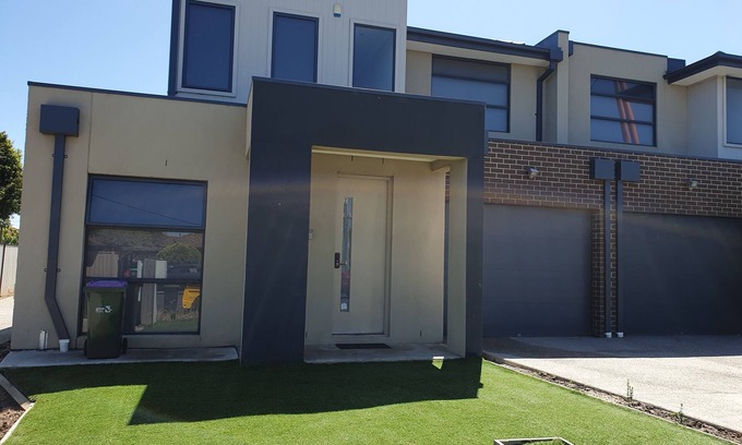 Laverton House | stone throw from Laverton station unit 2.