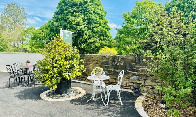 Kelbrook Hotel | Stone trough hotel
