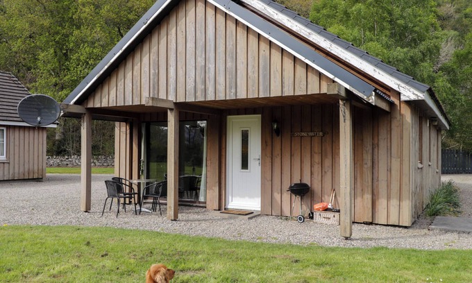 Contin Cottage | STONE WATER COTTAGE, pet friendly, with a garden in Strathpeffer