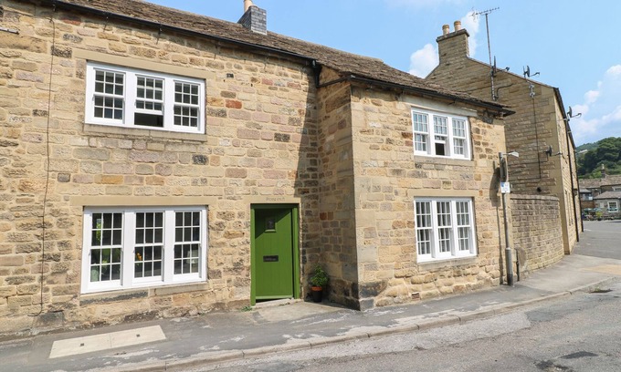 Bakewell Cottage | STONECROFT, pet friendly, character holiday cottage in Bakewell