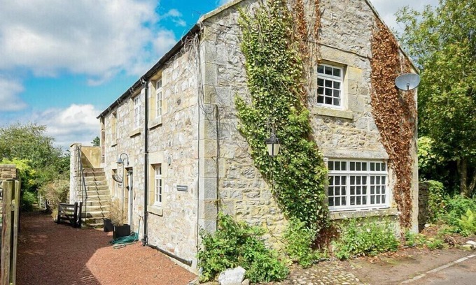Alwinton Cottage | STONECROP COTTAGE, pet friendly, country holiday cottage in Alwinton