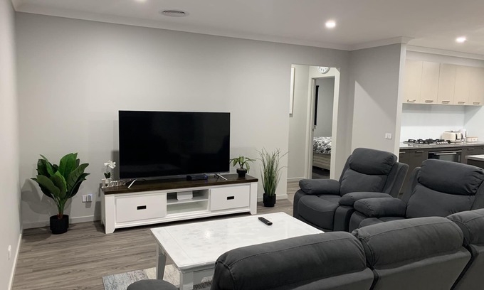 Shepparton House | STONEHAVEN, perfect holiday accommodation for families. Close to GV Hospital