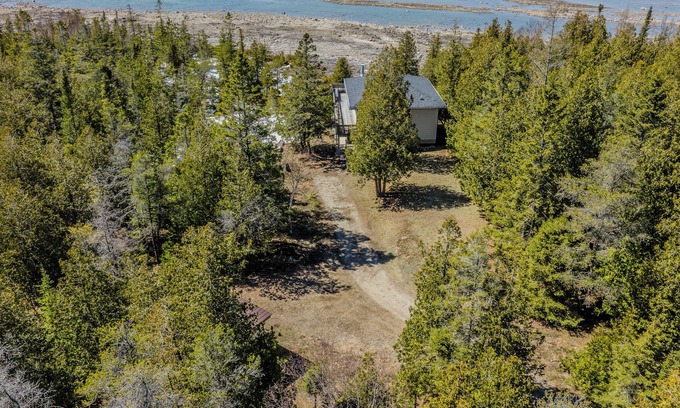 Northern Bruce Peninsula Cottage | Stonehenge Tobermory - Rustic Waterfront Retreat