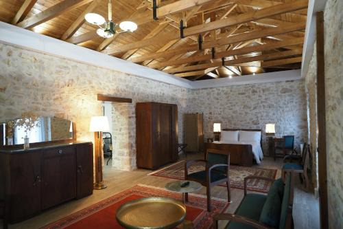 Dodoni House | Stonehouse Grace