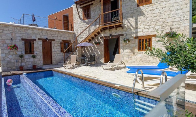 Kallepia Villa | Stonehouse with private swimming pool
