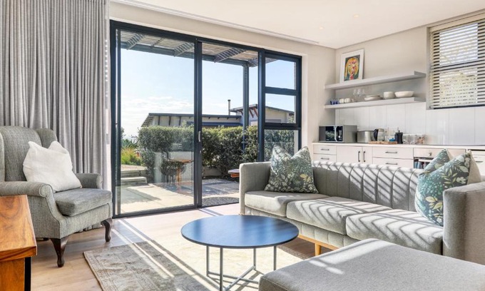 Westlake Apartment | Stonehurst Views - 1 Bed Flatlet