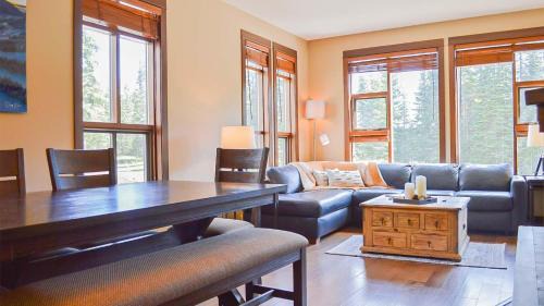 Sun Peaks Apartment | Stones Throw #24