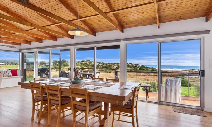 Carrickalinga House | Stones Throw 26 River View Drive