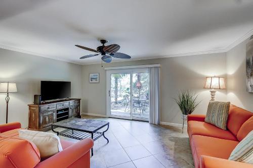 Folly Field Apartment | Stones Throw 30