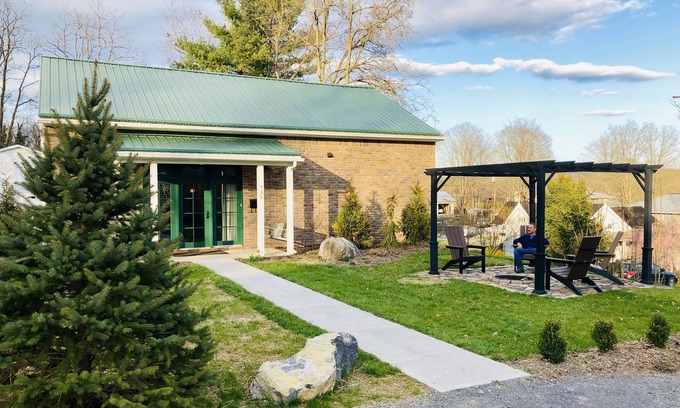 Lewisburg House | STONES THROW RETREAT in Downtown Lewisburg
