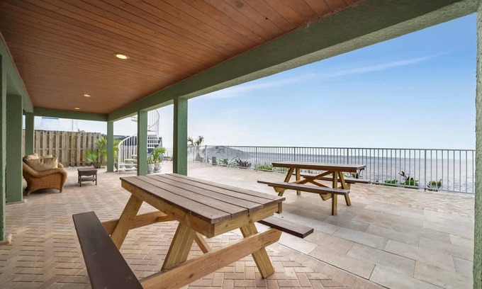 Independence Square Apartment | Stones Throw Beachfront Family Suite 3 Views