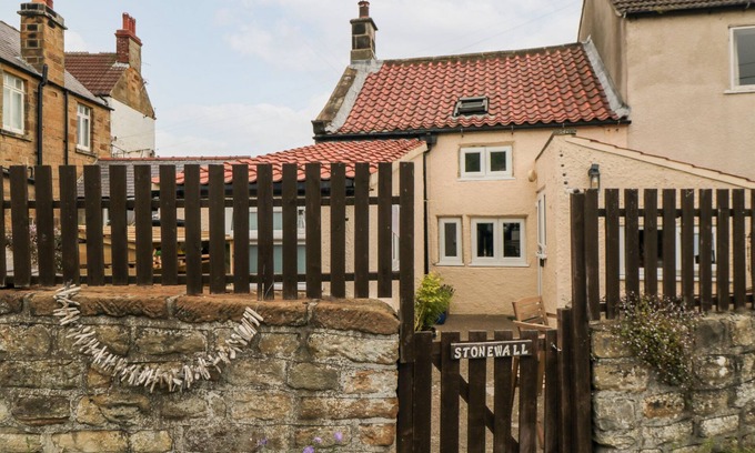Sandsend Cottage | Stonewall