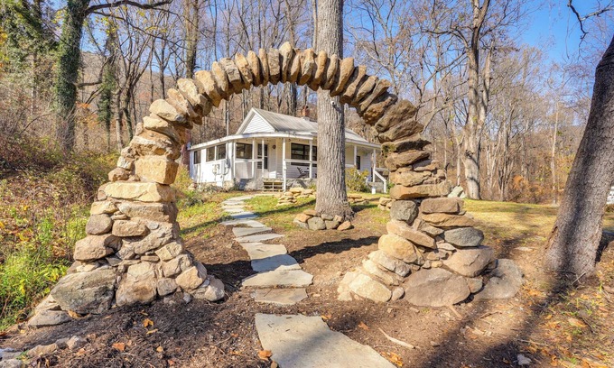 Nellysford Cottage | Stoney Creek Cottage: Waterfront Hot Tub, Fire Pit