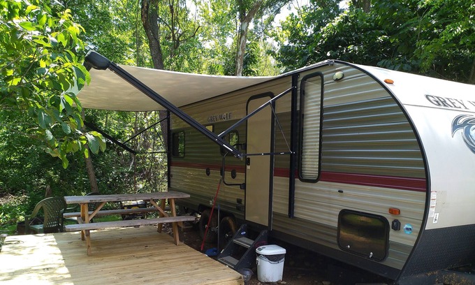 Peaks House | Stoney Creek Private Streamside Camper Site A