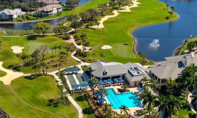 Stoneybrook Condo | Stoneybrook - Second Floor Condo overlooking the Green