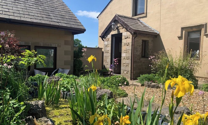 Higher Walton Cottage | STONEYCROSS COTTAGE, pet friendly, with a garden in Ribchester