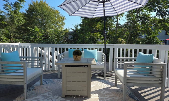Stonington House | Stonington borough 2 bedroom, Sleeps 6 guests, close to beach,