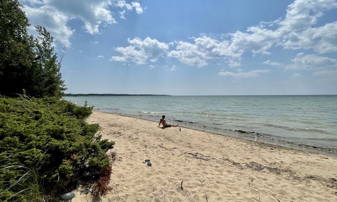 Escanaba Cabin | Stonington Clearview Cottage: Fall Colors & Crisp Air – Your Perfect Lakefront Escape