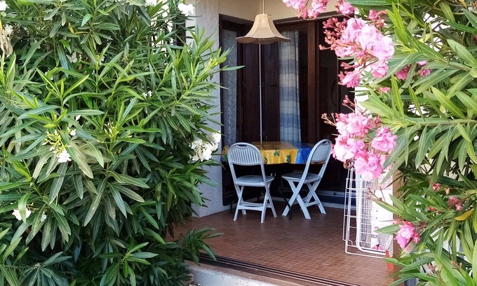 Les Arenes Apartment | STOP-CANET-PLAGE-F2 RDC-4P. Parking-courtyard-10mn beach - ideal for children)