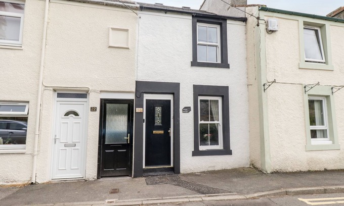 Wigtown House | STORY COTTAGE, romantic, with a garden in Wigtown