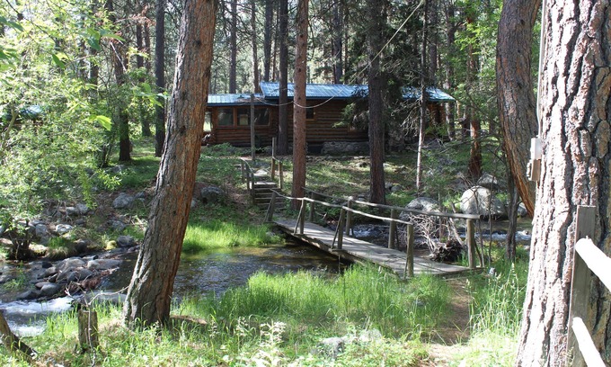 Saddlestring Cabin | Storybook Cottage in the Heart of the Big Horn Mountains