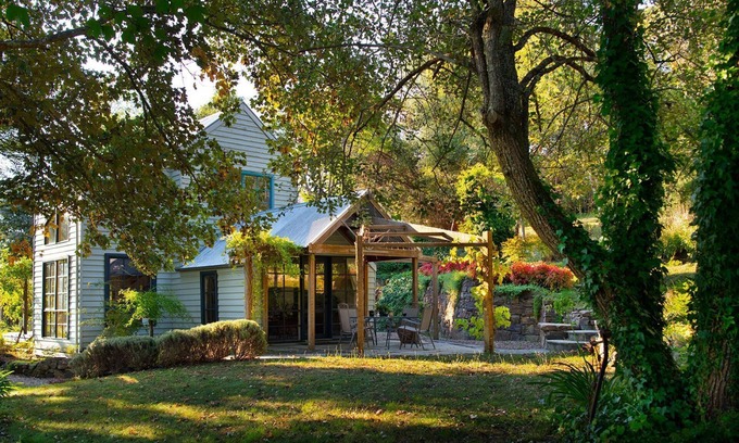 Daylesford House | Storybook Cottage-surrounded by expansive gardens