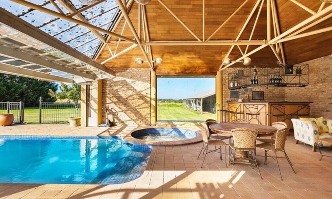 Frankston South House | Stotts Lane Fun Farm Stay