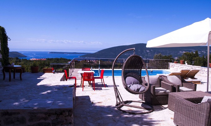 Podi Villa | Stoun villa bellavista private pool