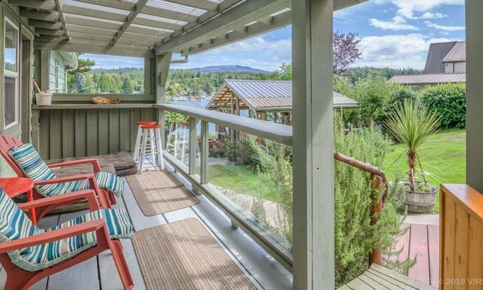 Bamfield Apartment | Stowaway Studio - 8 Acre Waterfront Estate w/Dock