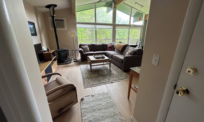 Stowe Area Condo | Stowe 2 BR/2 BA Vacation Condo off Mountain Road