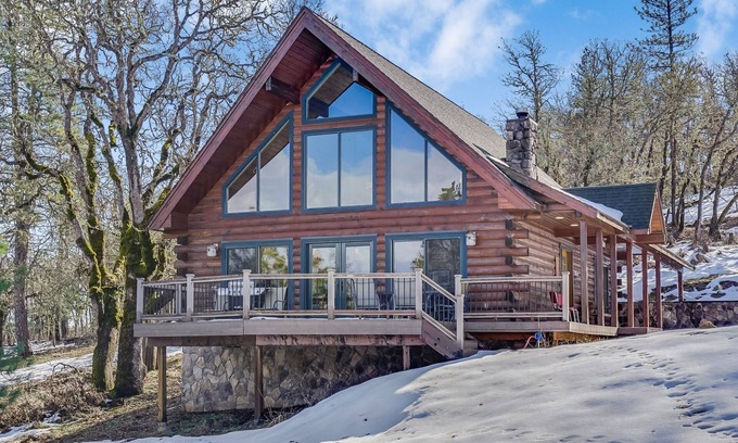 Lyle House | Straight From The Heart, Cozy Log Cabin at Hartland Lake Near Lyle