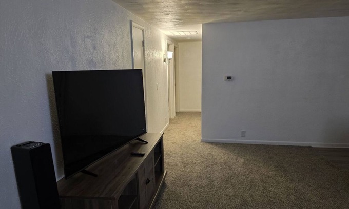 Defiance House | Straka home away from home.