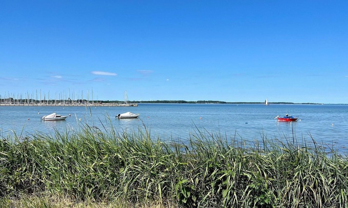 Steinbergkirche Apartment | Strandhafer - 1st floor, balcony, barbecue, washing machine, bathtub, shower, guest WC