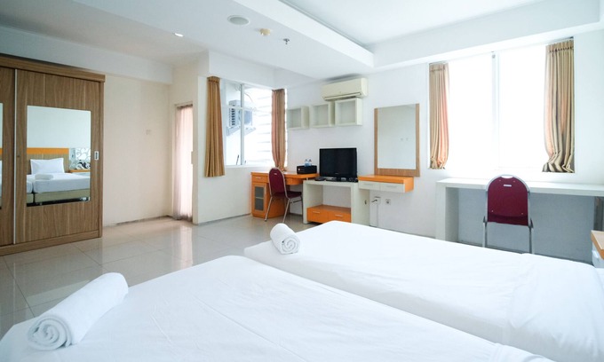 Siwalankerto Apartment | Strategic Studio Apartment At High Point Serviced