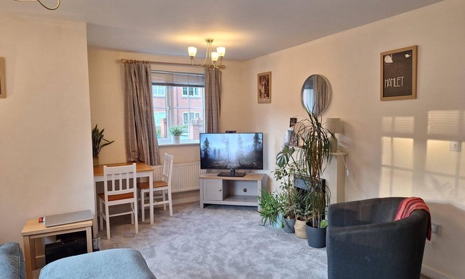 Shottery Apartment | Stratford-upon-Avon - sleeps 4 - Pets Allowed