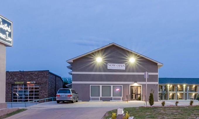 Edmond Hotel | Stratford House Inns - Edmond