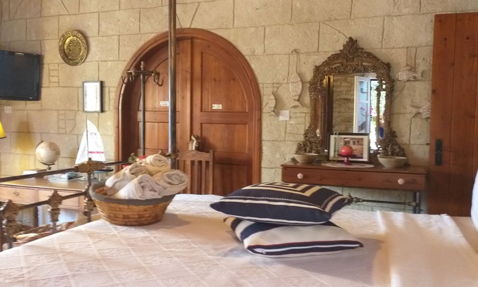Kalavasos Hotel | Stratos Art Deco House