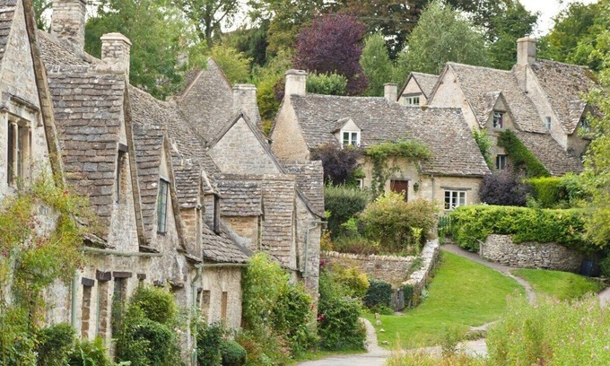 Stratton House | Stratton Heights - 3 bedroom house