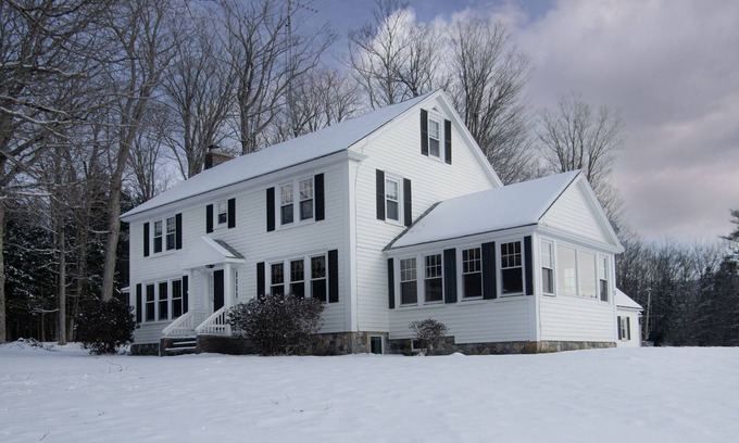South Londonderry House | Stratton View Farmhouse, minutes to Mtn and more!