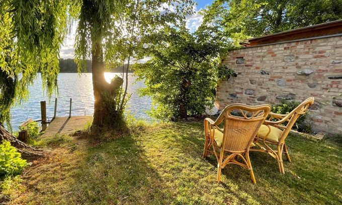 Strausberg Apartment | Straushaus - Wellness hideaway directly on Straussee with sauna, pedal boat & fireplace