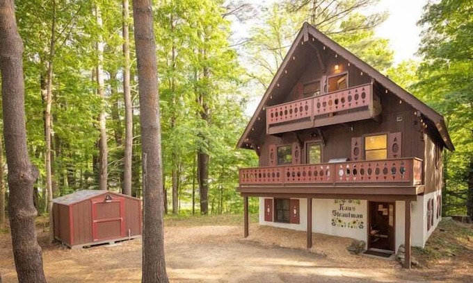 Charlemont House | StrautmanHaus - All-Season Chalet at Berkshire East