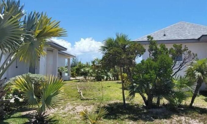 New Bight House | Strawberry Bungalow On Fountain Bay