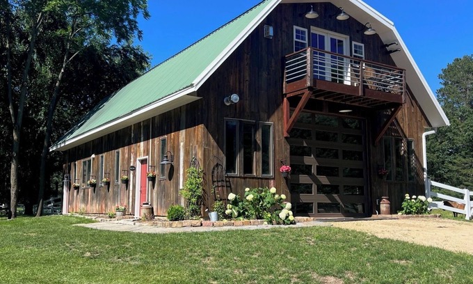 Afton House | Strawberry Hill Farm close to Hudson, Stillwater and many great event locations