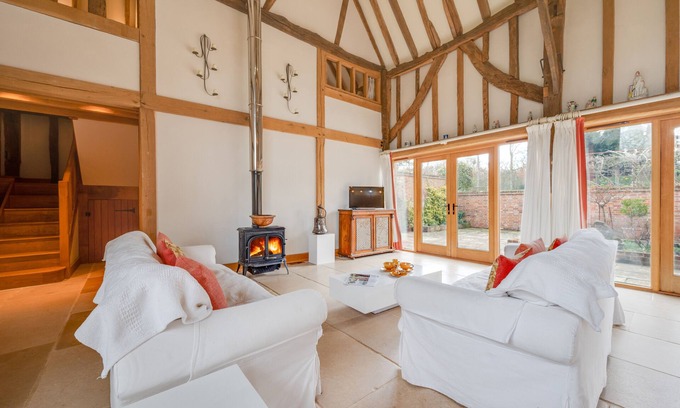 Ewhurst Green House | Strawberry Hole Barn