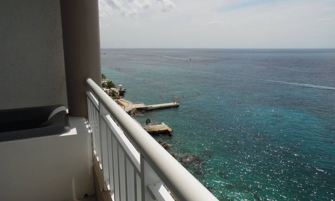 Colonia Andres Condo | STRAWBERRY Penthouse - Oceanfront One Bedroom - Great Sunset Views!