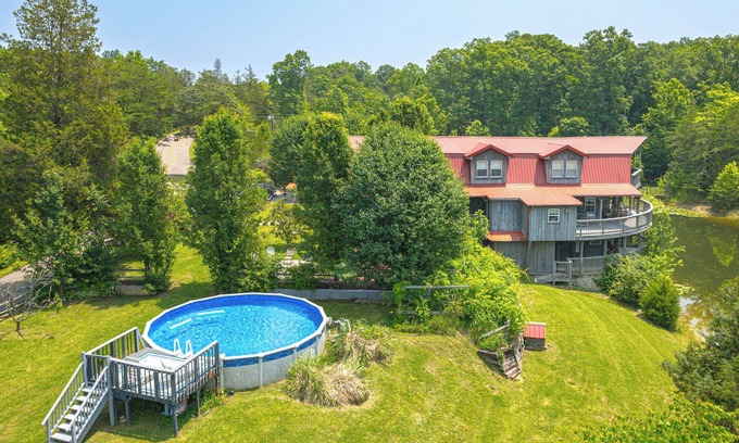 Kodak Cabin | Strawberry Plains Cabin: Private Pond & Game Room!