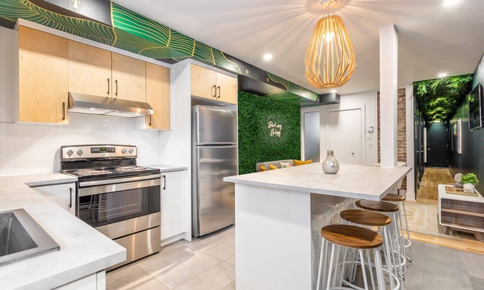 Francois-Perrault Apartment | Strawberry Stays! Secret to sweet dreams!