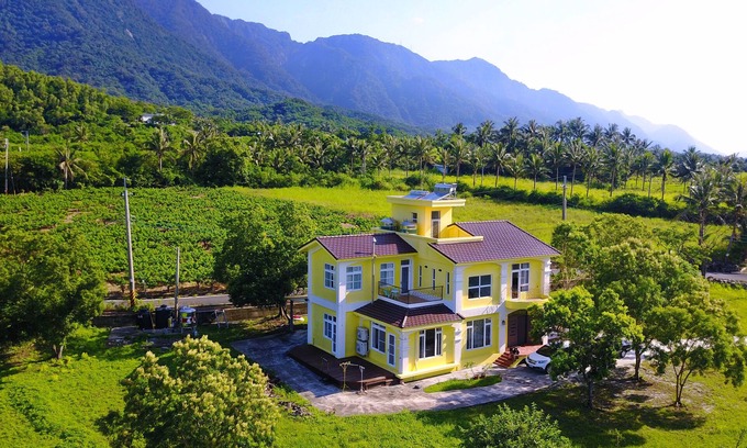 Donghe Bed & Breakfast | Straybirds BnB