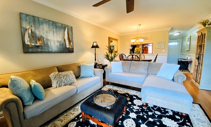 Brewster Condo | Street Level Chilton Village Apartment, Renovated Kitchen & Bathrooms, 2 A/Cs (6 Pool Passes).